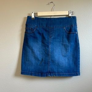 Skort, lightly used.Very comfortable, purchased for possible golf, tennis.